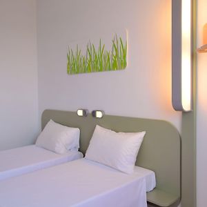 Habitación Estándar con 2 Camas Individuales