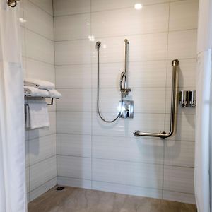Habitación con Cama King Adaptada para Discapacitados