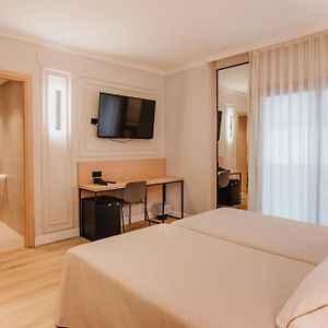 Habitación Estándar con 2 Camas Individuales