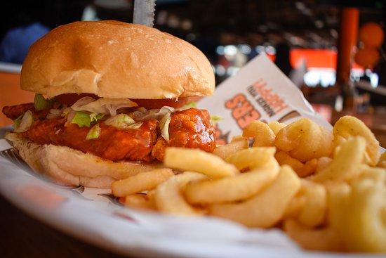 Hooters Plaza Malecon