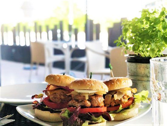 Burger Pizzeria Rostisseria Ananas